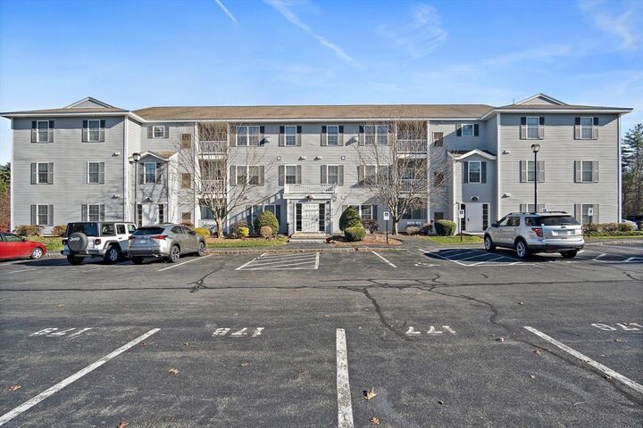 Property Photo:  16 Crestview Cir 190  NH 03053 