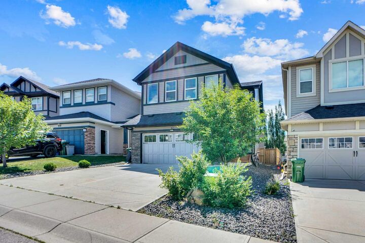Property Photo:  19 Hillcrest Link SW  AB T4B 4B1 