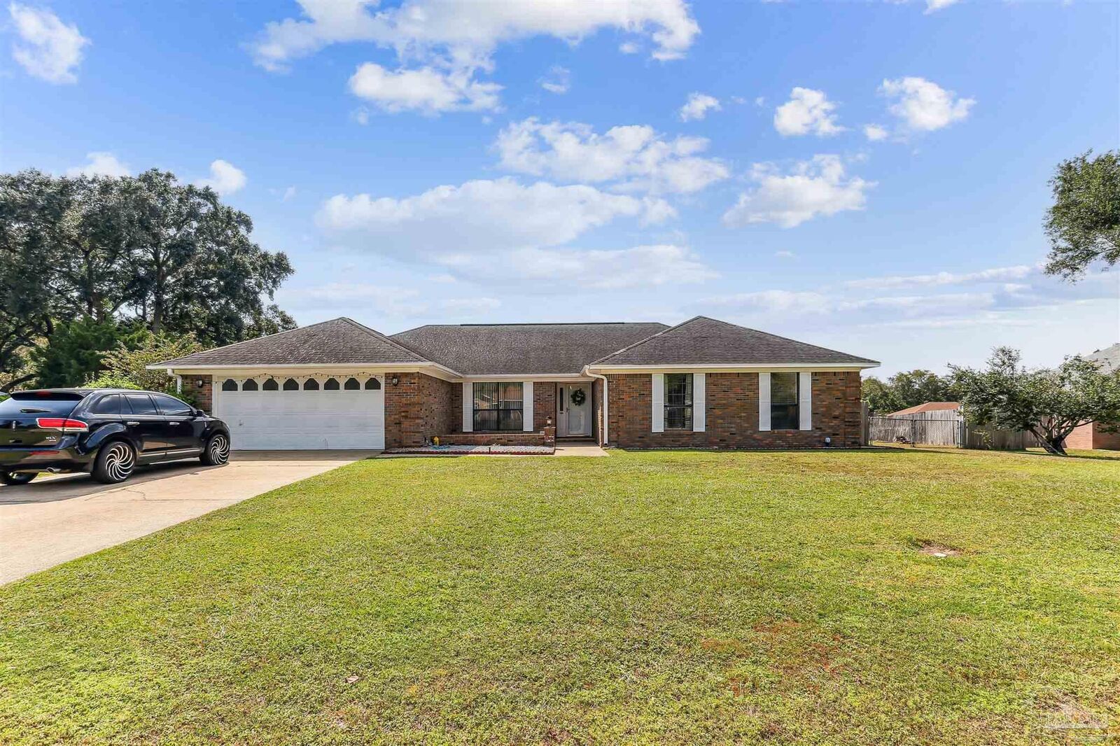 Property Photo: 2369 Amelia Ln FL 32526