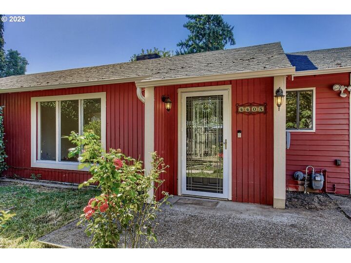 Property Photo: 4405 SW 160th Ave OR 97078