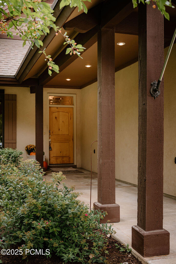 Property Photo: 1084 Matterhorn Court UT 84049