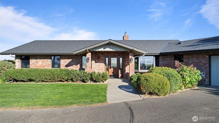 Property Photo: 117 Narcissa Place WA 99362