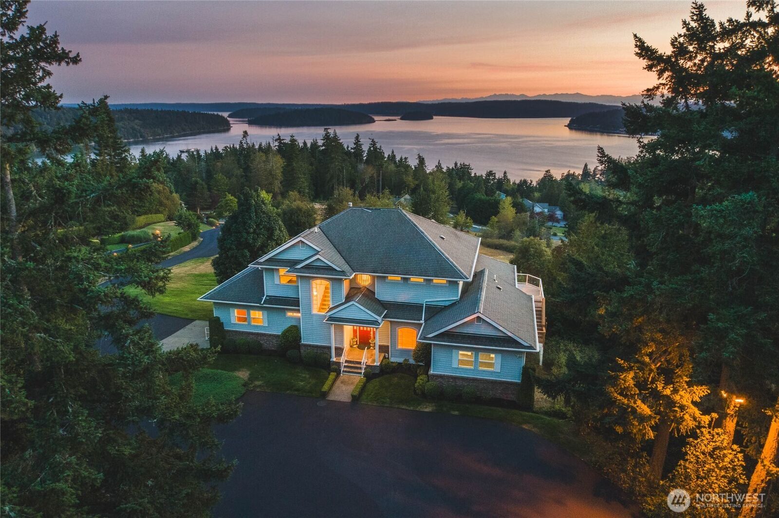 Property Photo:  8661  Southridge Place  WA 98221 