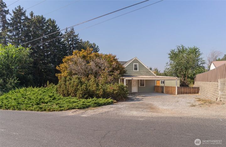 Property Photo:  280 N June Ave  WA 98802 