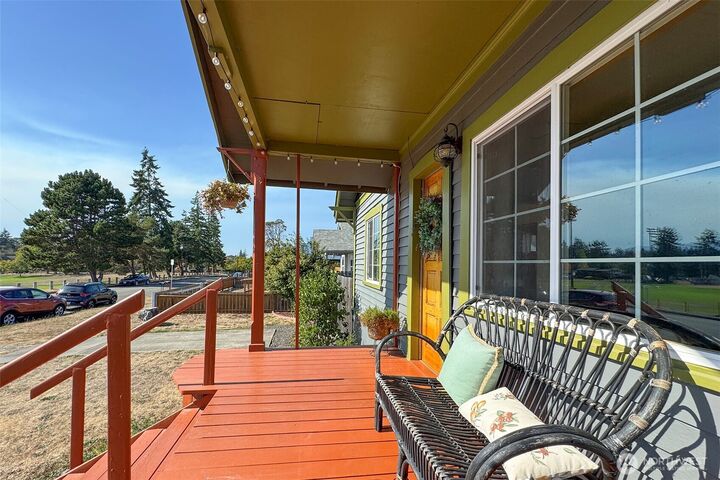 Property Photo:  1309 W 6th Street  WA 98363 