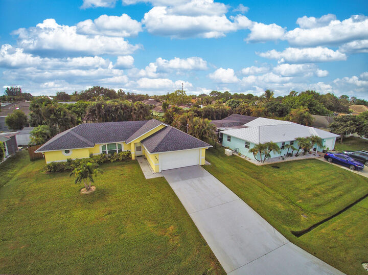 Property Photo:  362 SW De Gouvea Terrace  FL 34984