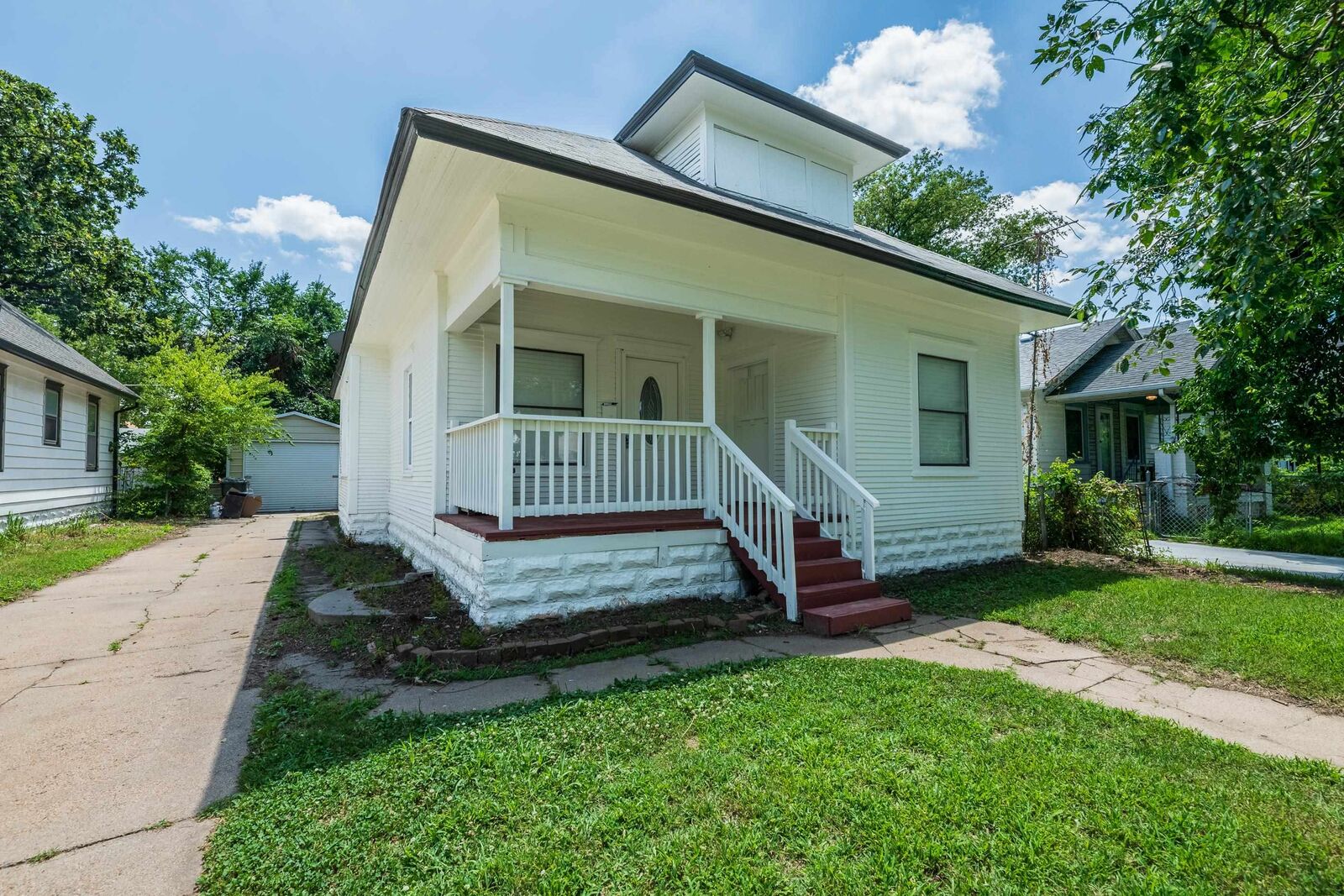 Property Photo:  1919 W Maple St  KS 67213 
