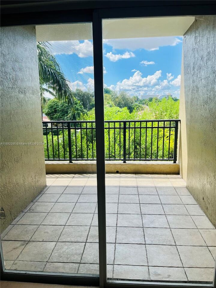 Property Photo: 120 SW 37th Ave 306 FL 33134