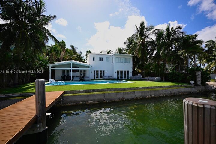 Property Photo: 316 S Coconut Ln FL 33139