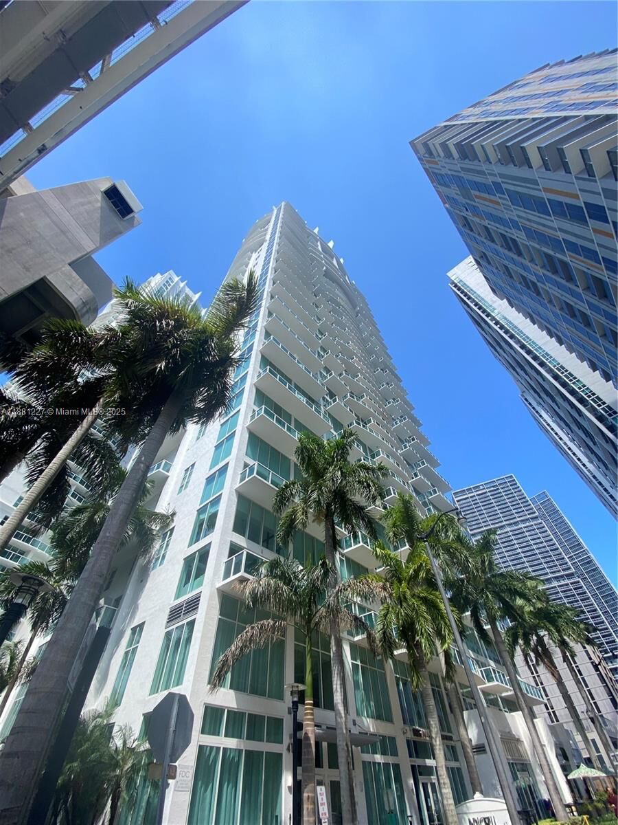 Property Photo:  41 SE 5th St 1108  FL 33131 