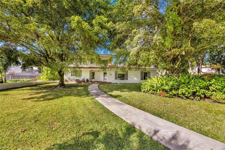 Property Photo: 2700 Granada Blvd FL 33134
