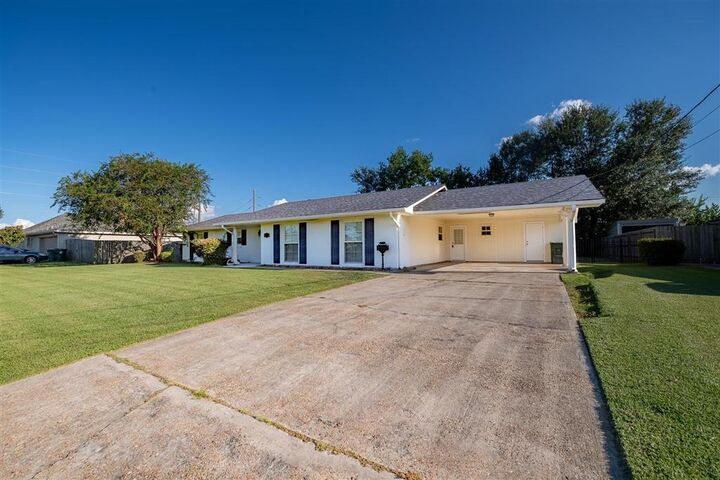 Property Photo:  809 Garden Lane  LA 70605 