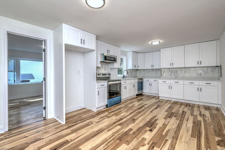Property Photo:  66 Hollister Street  CT 06042 