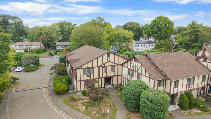 Property Photo:  334 Foxwood Lane 334  CT 06461 