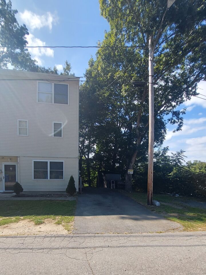 Property Photo:  10 Hillcrest Street B  CT 06360 
