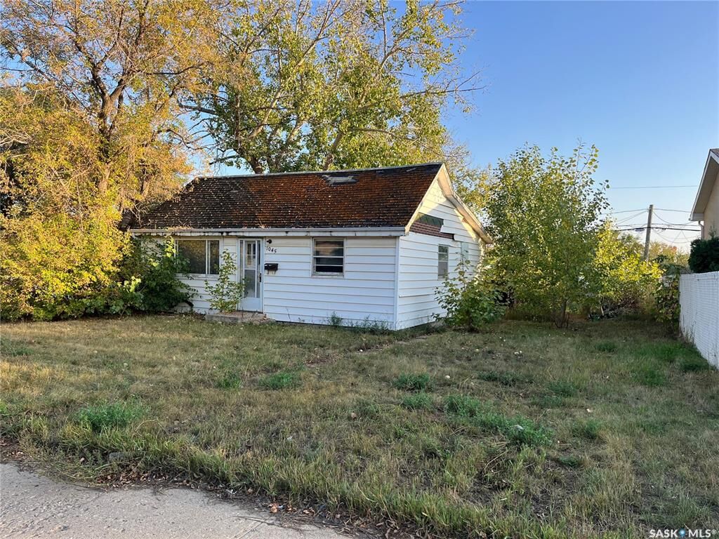 Property Photo:  1045 Stadacona Street E  SK S6H 0L1 