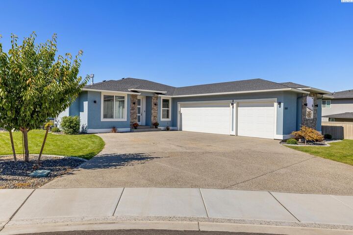 Property Photo: 1063 Klamath WA 99352