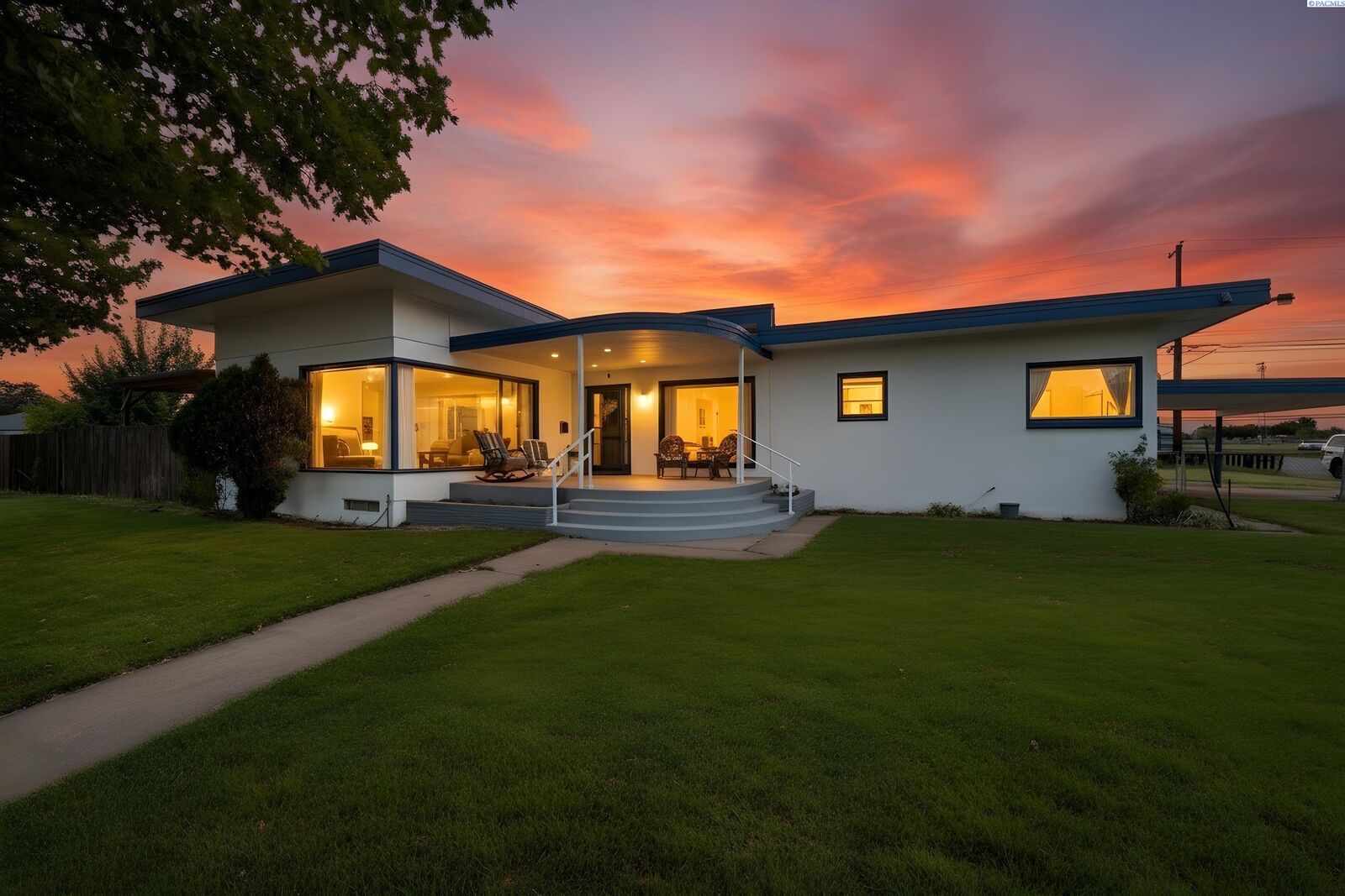 Property Photo:  1703 W Irving  WA 99301 