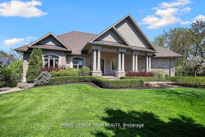 Photo de la propriété:  5591 Manotick Main Street  ON K4M 1A4