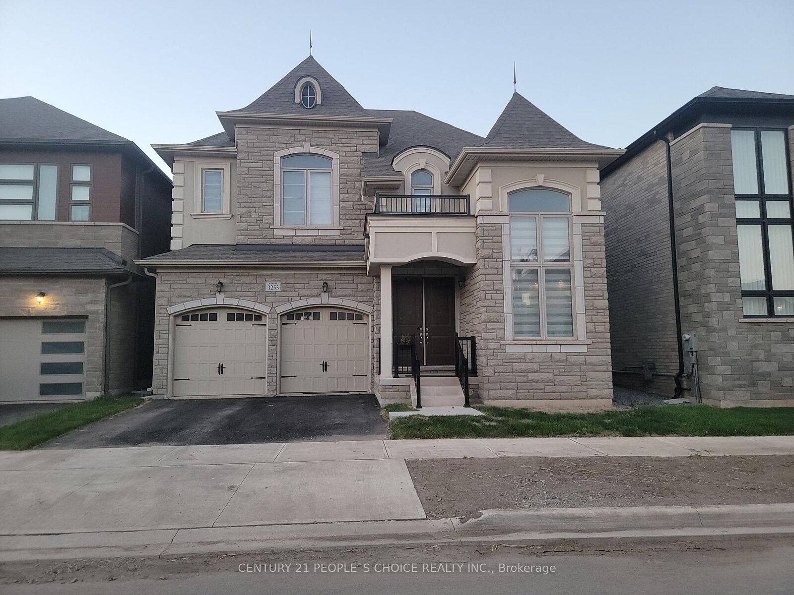 Property Photo:  3253 Dove Drive  ON L6H 7G1 