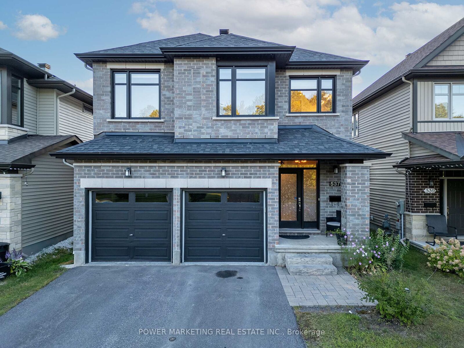 Photo de la propriété: 537 Compass Street ON K1W 0J1