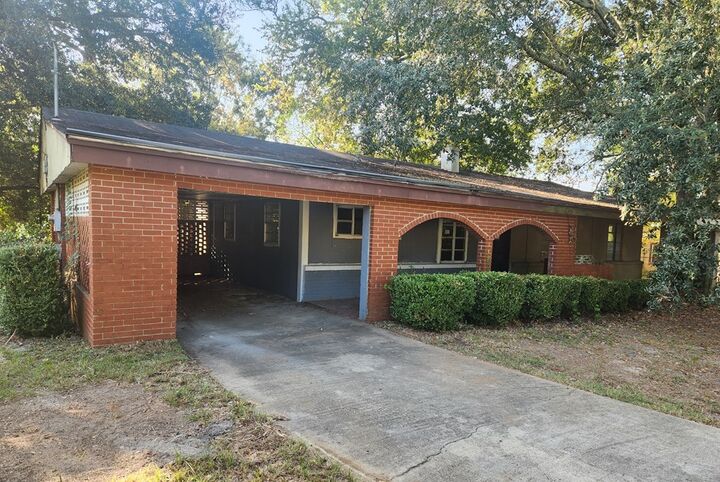 Property Photo:  1618 Beverly Ave  GA 31705 