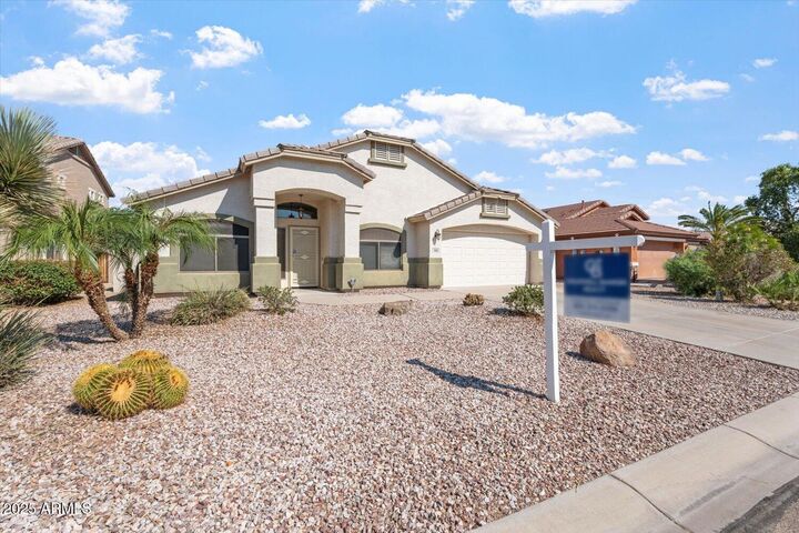 Property Photo:  968 W Dexter Way  AZ 85143 