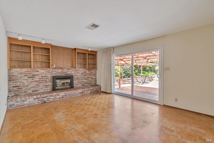 Property Photo:  88 Wallace Way  CA 94903 