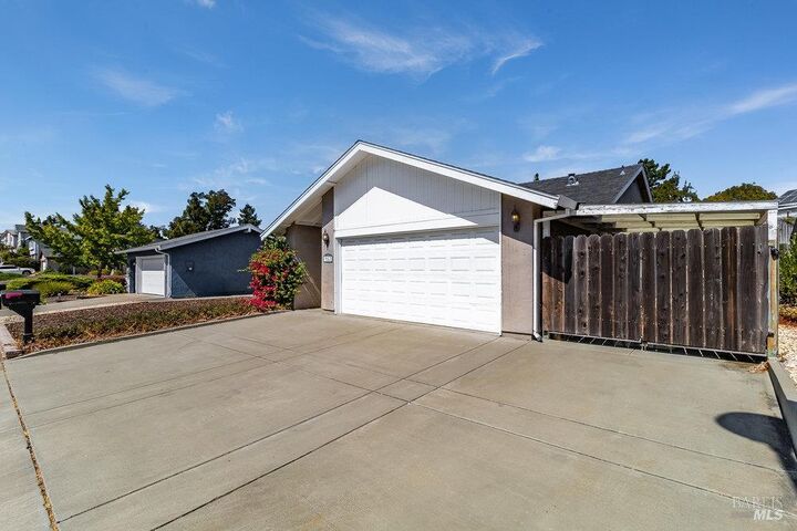 Property Photo:  253 Carlisle Way  CA 94510 