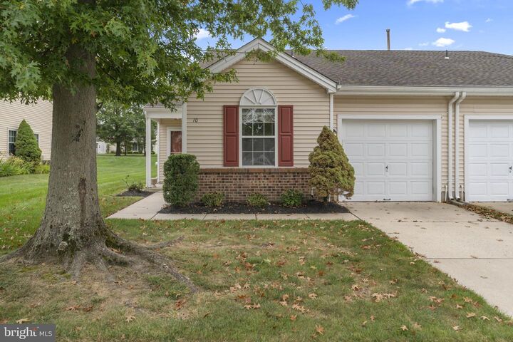 Property Photo: 10 Yarrow Place NJ 08054