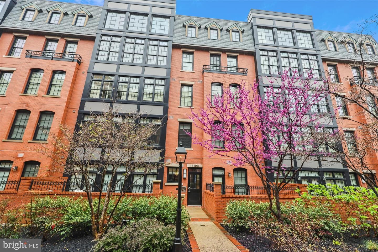 Property Photo:  1610 N Queen Street 247-D  VA 22209 
