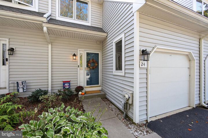 Property Photo:  24 W Jonathan Court 24  PA 19348 