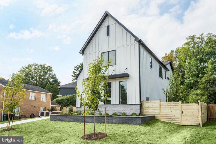 Property Photo: 6908 Southridge Drive VA 22101