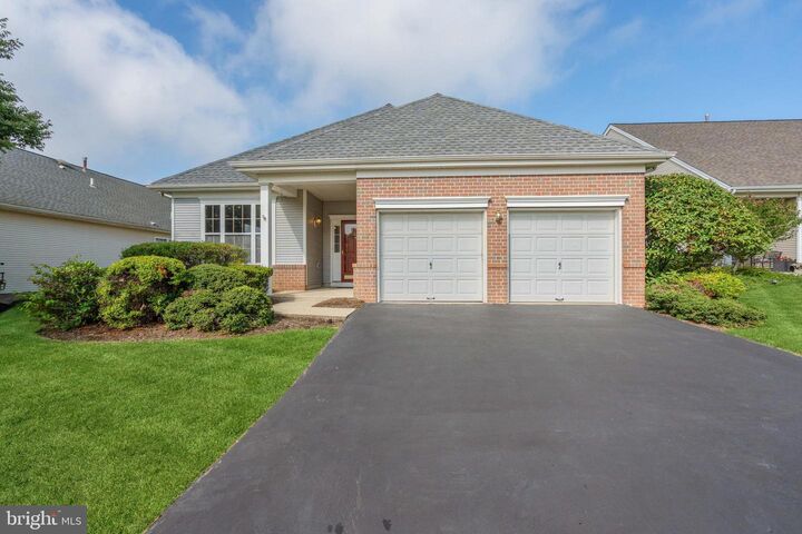 Property Photo:  52 Temple Court  NJ 08534 