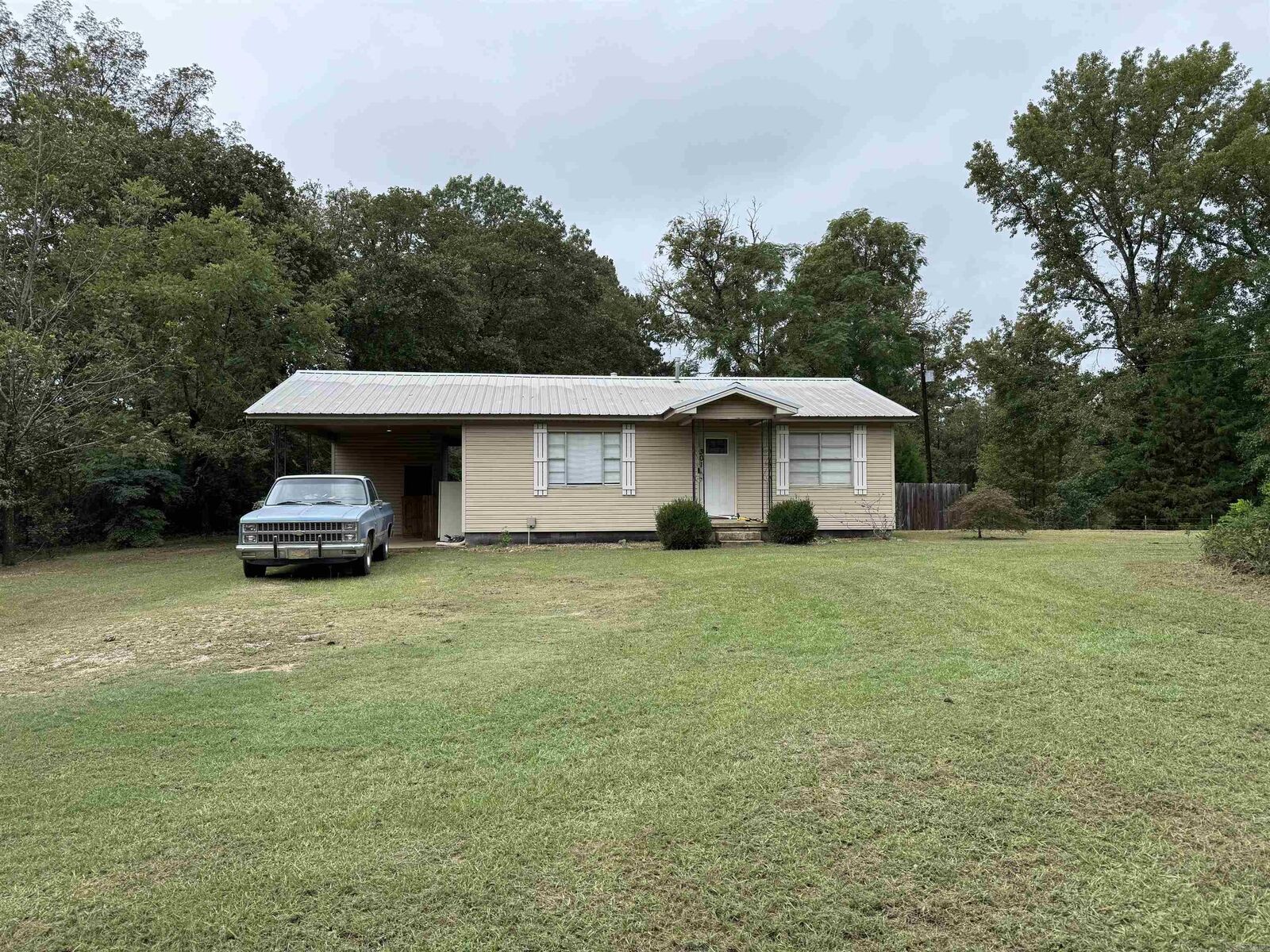 Property Photo:  301 Lewallen Street  AR 71923 