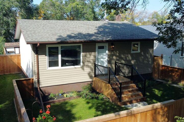 Property Photo:  611 Kylemore Avenue  MB R3L 1B5 