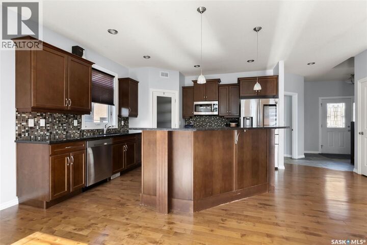 Property Photo:  6925 Maple Ridge Drive  SK S4X 4J2 