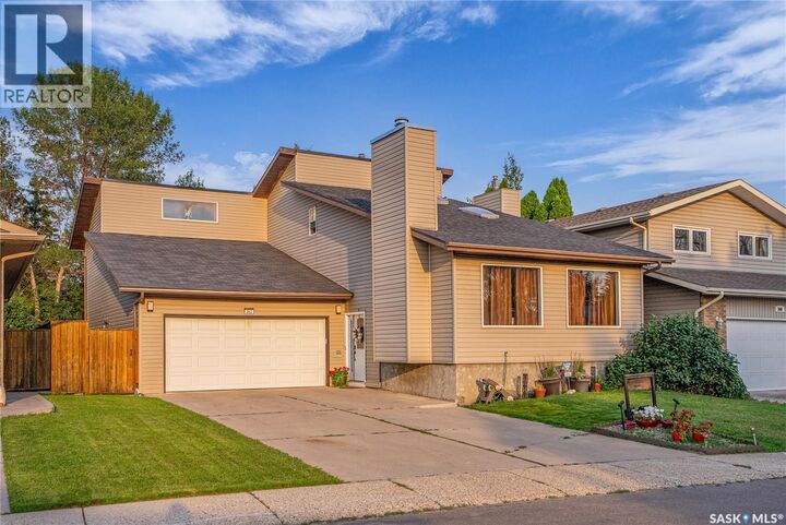 Property Photo:  362 Costigan Crescent  SK S7J 3P3 