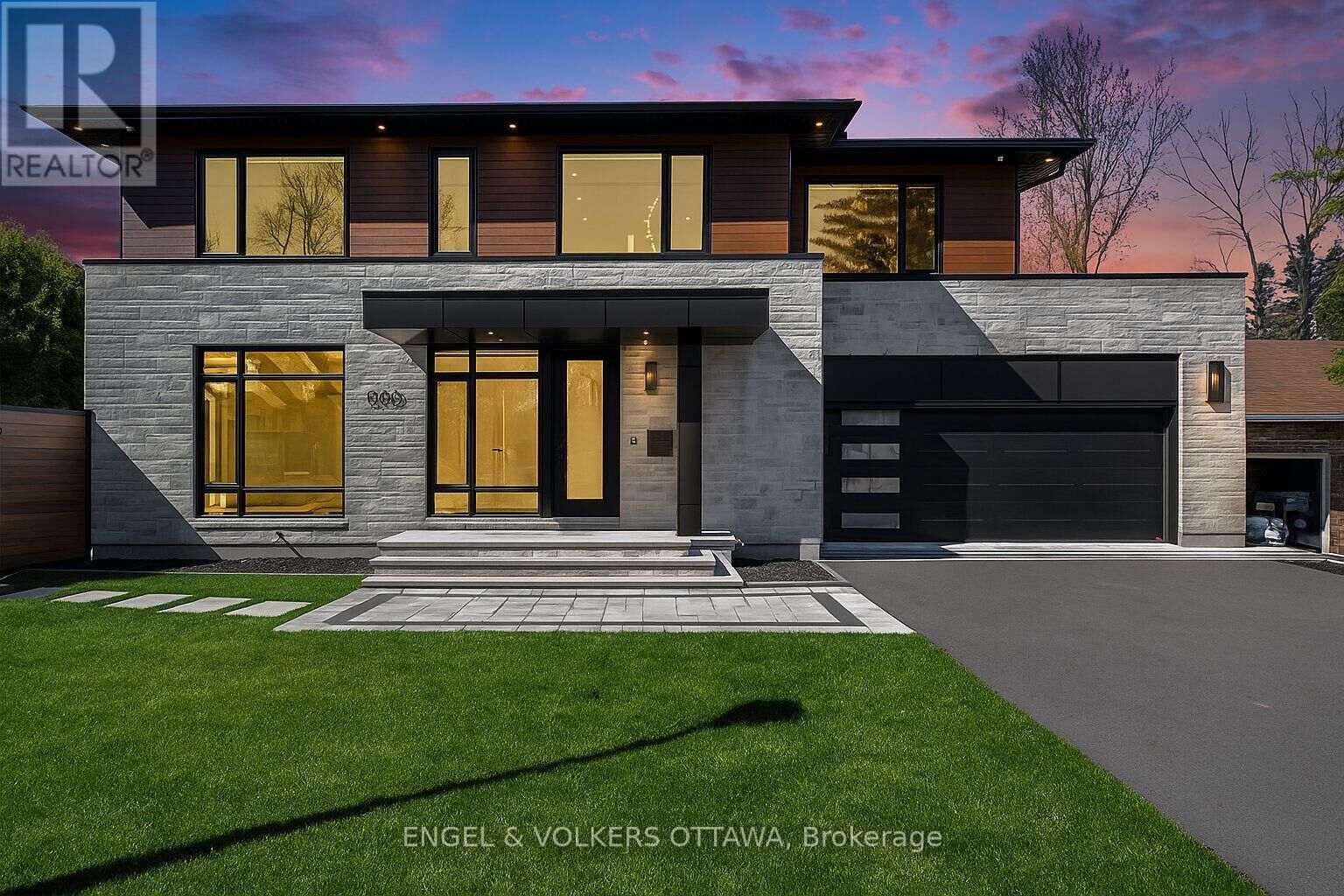 Property Photo:  888 Melwood Avenue  ON K2A 3C3 