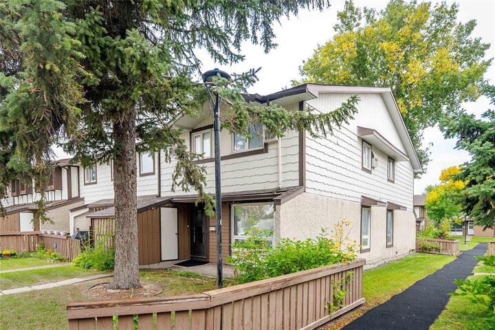 Property Photo:  937 Jefferson Avenue  MB R2P 1H9 