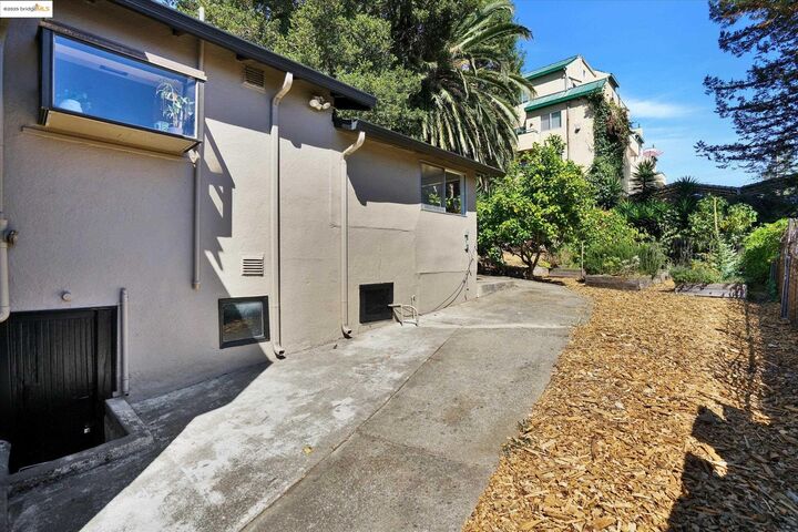 Property Photo:  2958 Georgia St  CA 94602 