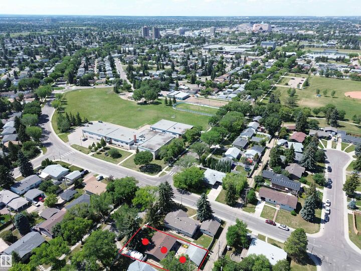 Property Photo:  15640 92 Avenue NW  AB T5R 5C4 