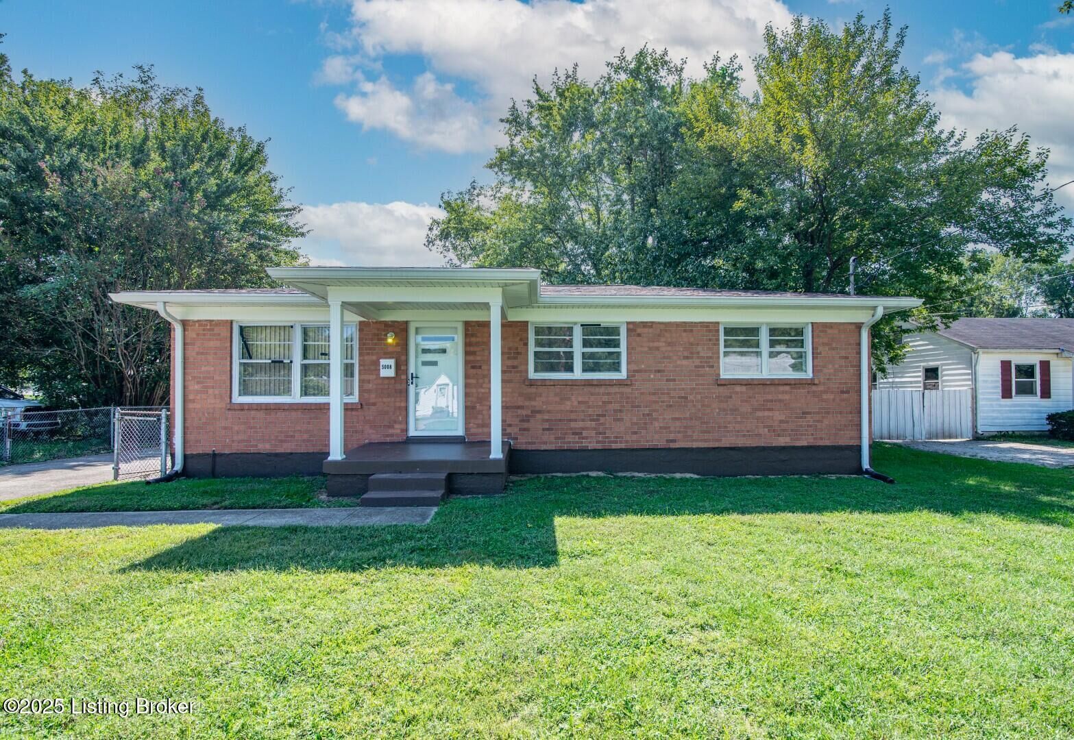 Property Photo:  5008 Greenwood Rd  KY 40258 