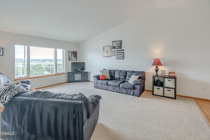 Property Photo:  1512 Morning View Court  ND 58501 