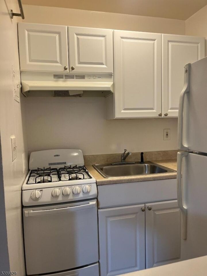 Property Photo: 258 S Orange Ave 1A NJ 07079