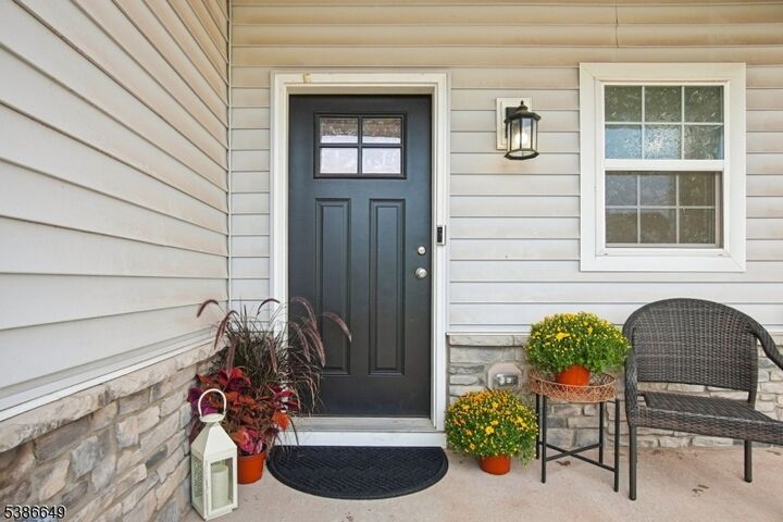 Property Photo:  15 Pansy Ct  NJ 08873 