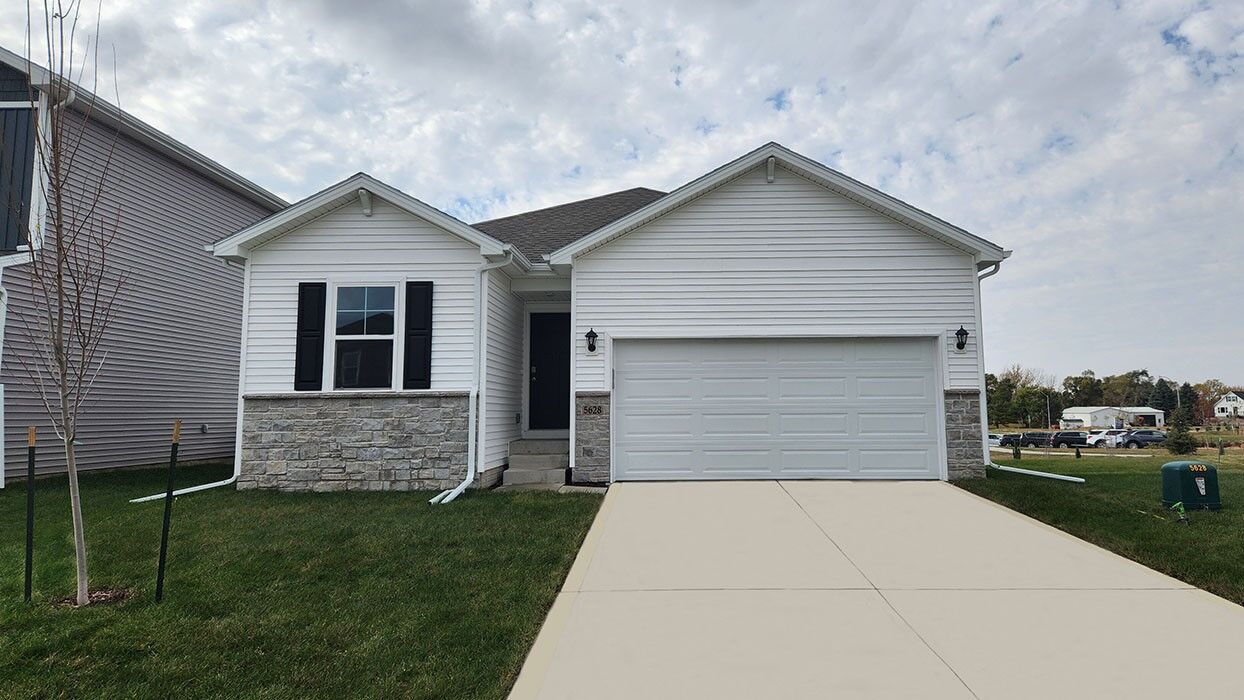 Property Photo:  5618 152nd Street  IA 50323 