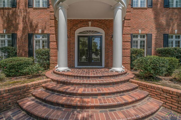 Property Photo: 1305 Mockingbird Ln TX 75601