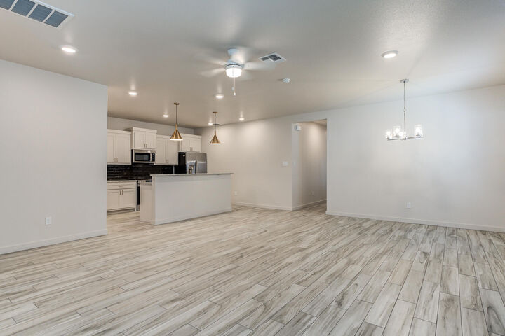 Property Photo:  1111-1115 N 7th Street  TX 79382 