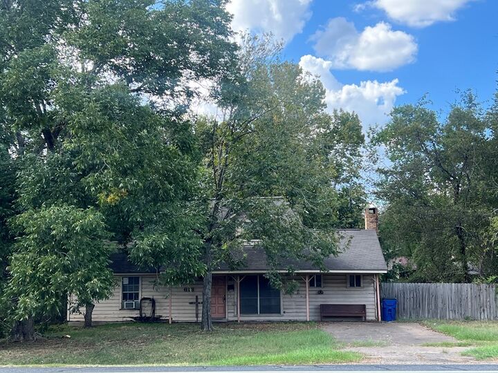 Property Photo:  616 South Temple Drive  TX 75941 